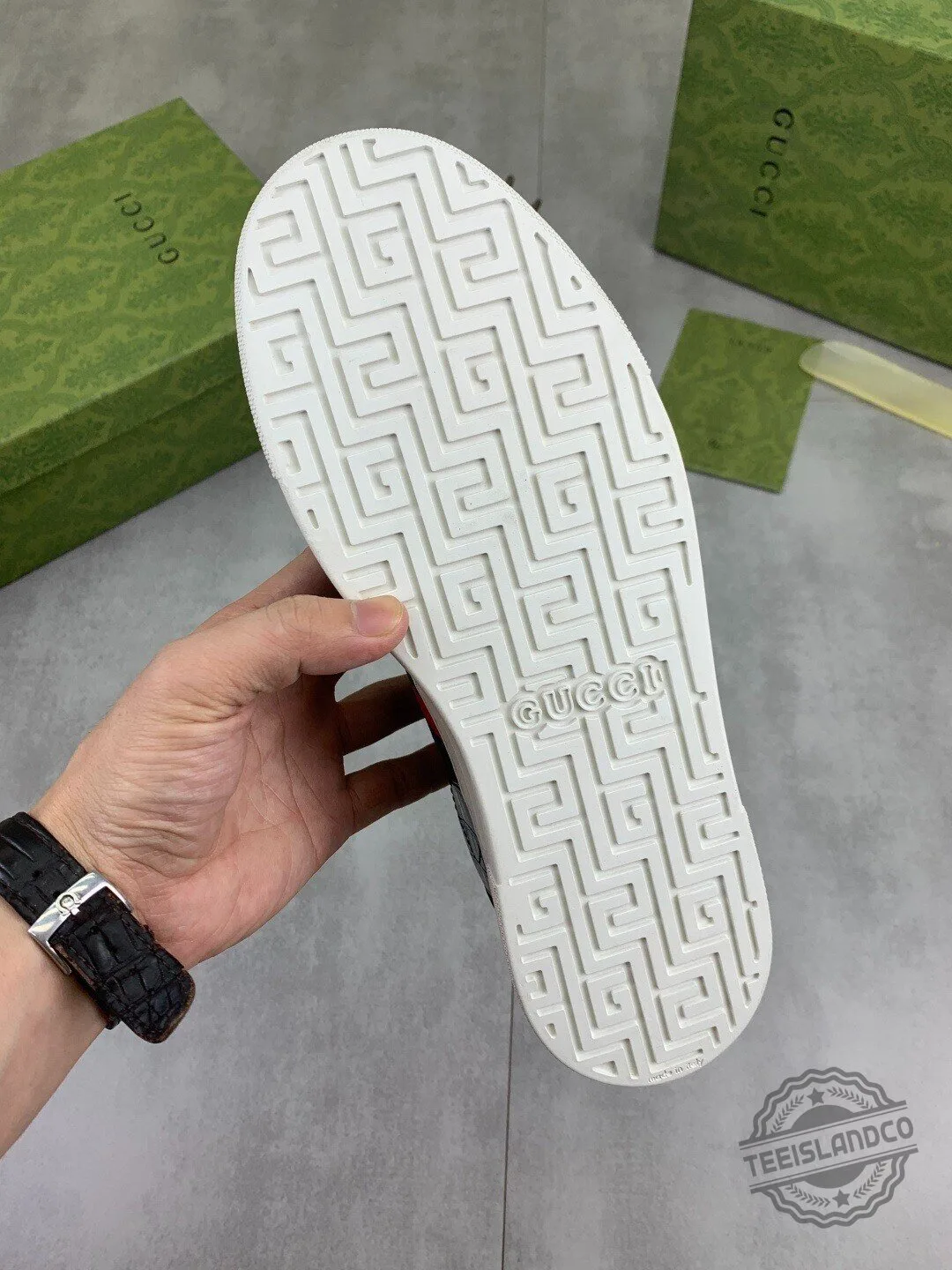 Gucci Black Leather Crocodile Print Stripe Casual Low Top Sneakers 10 Gucci Black Leather Crocodile Print Stripe Casual Low Top Sneakers