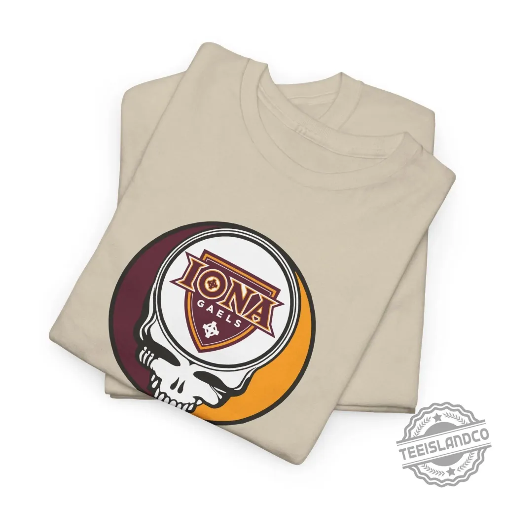 Iona Gaels University Stealie Skull Logo Graphic Beige Short Sleeve T-Shirt Iona Gaels University Stealie Skull Logo Graphic Beige Short Sleeve T-Shirt